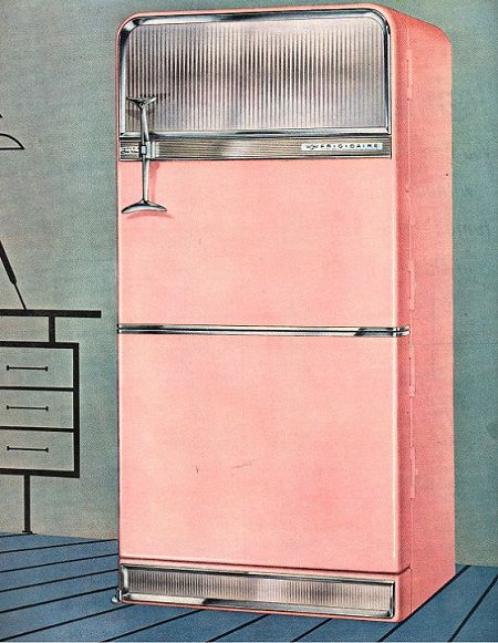 Fridges in the 1950s got a lot fancier. They were aimed at the middle classes or ‘slave-free households’. Marketed towards housewives, they were supposed to be a point of pride for the woman of the house, and it was a popular look for the fridge to match the walls and cupboards of the kitchen. Modern Refrigerator, Pink Refrigerator, Pink Fridge, Vintage Fridge, Vintage Refrigerator, Retro Appliances, Retro Fridge, Vintage Appliances, Kitschy Kitchen