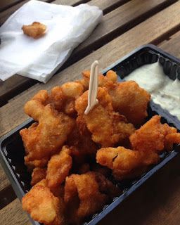 Deep Fried Fish, Dutch People, Popular Diets, Market Day, Dutch Recipes, Garlic Sauce, Fried Fish, Deep Fried, Tater Tot