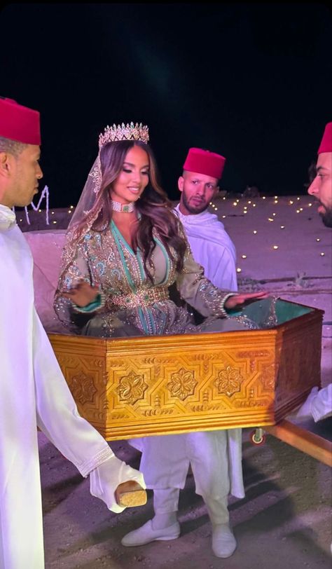 Moroccan Takchita Wedding, Traditional Moroccan Wedding, Moroccan Wedding Dress, Morocco Wedding, Eastern Wedding, Morocco Aesthetic, Moroccan Bride, Asian Style Dress, Muslim Brides