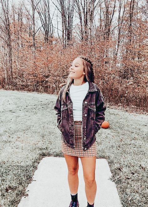 Teen Fall Outfits, Banquet Outfit, Editing Presets, Winter Birthday Outfit, Girls Thanksgiving Outfit, Cute Thanksgiving Outfits, Skirt Outfits Fall, Senior Picture Outfits, Girls Fall Outfits