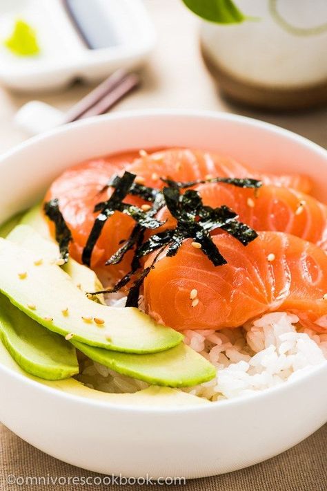 Salmon Sashimi Bowl with Avocado | omnivorescookbook.com Sashimi Bowl, Raw Salmon, Salmon Sashimi, Sushi Bowl, Rice Bowls Recipes, Sushi Recipes, Sushi Rice, Bowls Recipe, Salmon Recipes