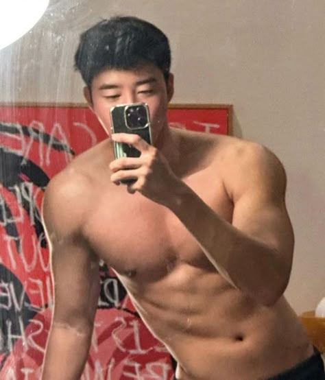 Muscle Poses, Asian Men Short Hairstyle, Tony Labrusca, Gym Men Motivation, Kim Kwon, Men Models, Reference Pose, Classy Outfits Men, Body Exercise