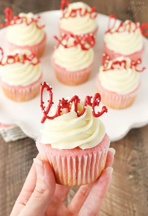 Strawberry Cupcake Recipes, Valentines Desserts, Valentines Cake, Cupcake Cream, Valentines Baking, Easy Valentines, Cupcakes With Cream Cheese Frosting, Valentine Day Cupcakes, Torte Cupcake