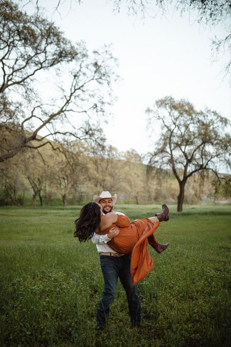 Engagement Photoshoot Mexican Inspiration. Rocio Rivera Photography Engagement Photos Mexican Theme, Mexican Engagement Photos, Mexican Couple, Mexican Inspiration, Mexican Theme, Engagement Pictures Poses, Pictures Poses, Photoshoot Inspo, Couple Photoshoot