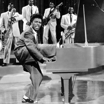 Little Richard - in mid piano frenzy. If you ever wondered why rock'n'roll caused all that fuss check out his classic performances! 50s Music, Little Richard, Playing The Piano, Chuck Berry, Boogie Woogie, Rock N Roll Music, Long Tall Sally, Rock N’roll, Black Music