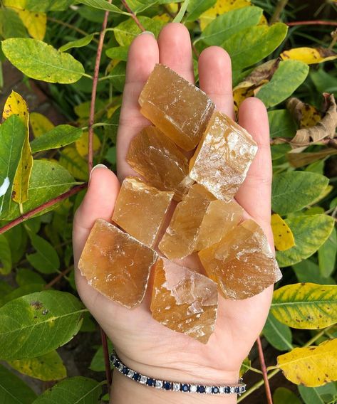 Pictures Of Crystals, Yellow Crystals, Crystal Aesthetic, Honey Calcite, Crystal Guide, Yellow Calcite, Look Rock, Spiritual Crystals, Pretty Rocks