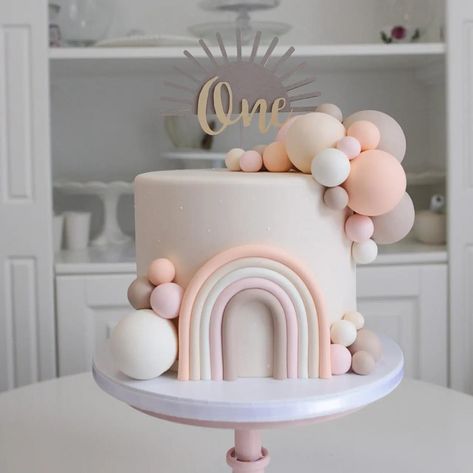 Rodjendanske Torte, Second Birthday Cakes, Baby First Birthday Cake, 1st Birthday Pictures, Rainbow Birthday Cake, Puppy Cake, Baby Birthday Themes, 1st Birthday Cakes, Mini Cakes Birthday