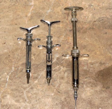 1800s Medical Aesthetic, Vintage Syringe, Victorian Mental Asylum, Victorian Syringe, Abandoned Library, Medieval Medical Tools, Doctors Day, Alice Madness Returns, Bug Bites