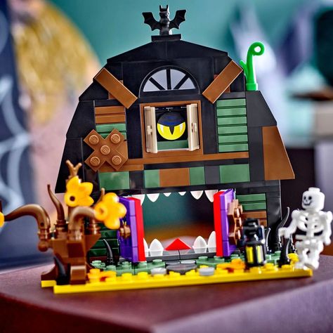 New LEGO Halloween Barn revealed! Release: September 1st Price: $14.99 Pieces: 205 Follow @falconbrickstudios for more news #lego #legonews #legoleaks #legoinstagram #lego2025 #falconbricks #legogram #newlego #halloween Halloween Lego Ideas, Halloween Barn, Halloween Lego, Minecraft Pumpkin, Farm Building, Lego Techniques, Lego Halloween, Pokemon Cross Stitch, Birthday Freebies