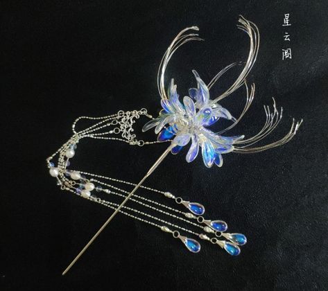 Spider Lily Hairpin, Blue Spider Lily, Chinese Hairpin, Spider Lily, Traditional Hairstyle, Headpiece Diy, Chinese Hairstyle, Resin Flowers, Fantasy Fashion