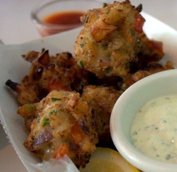 Clam Fritters Recipe, Canned Clam Recipes, Clam Fritters, Canned Clams, Clam Cakes, Homemade Tartar Sauce, Clam Recipes, Fritter Recipes, Fish Dishes