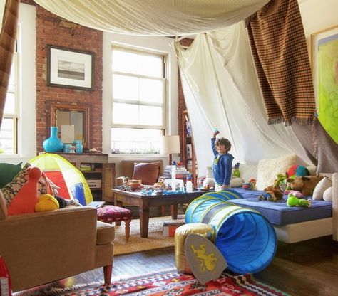 25 DIY Forts to Build With Your Kids This Summer - tipsaholic Blanket Fort Ideas, Tent Kids Room, Outdoor Activity Ideas, Outdoor Forts, Diy Fort, Spa Sleepover, Elsie The Cow, Fort Ideas, Blanket Forts