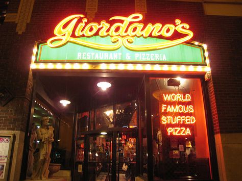 Giordano's Deep Dish Pizza Chicago. Should be on everyones bucket list!!  YUMM!! Giordanos Pizza, Deep Dish Pizza Chicago, Pizza Chicago, Dream Restaurant, Stuffed Pizza, Chicago Deep Dish Pizza, Chicago Pizza, Visit Chicago, Travel Bucket List Usa