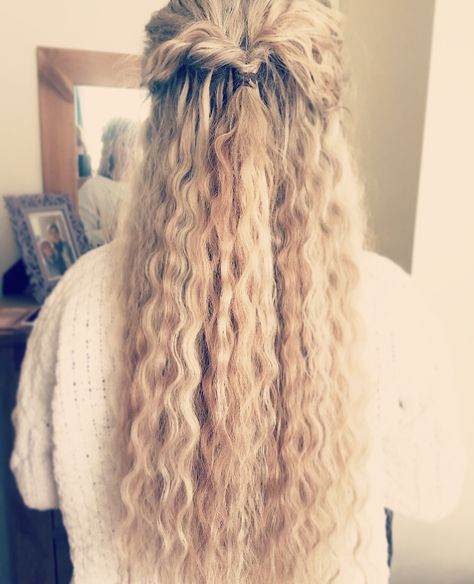 Crimped Bridal Hair, Crimper Hairstyles, Hair Crimped, Crimped Hairstyles, Princess Bridal, Crimped Hair, Wedding Clothes, Princess Hairstyles, Wedding Inspiration Fall