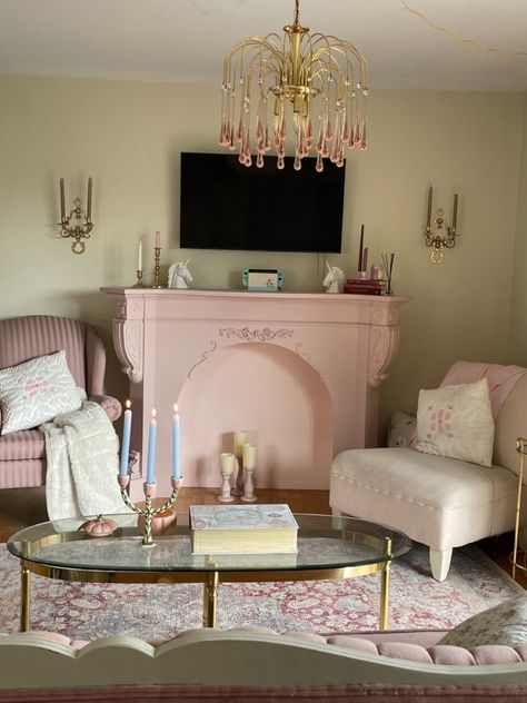 Coquette Apartment, Coquette Office, Feminine Room, Home Library Rooms, Girly Apartments, Girly Apartment Decor, Apartment Chic, Dream Apartment, Room Makeover Inspiration