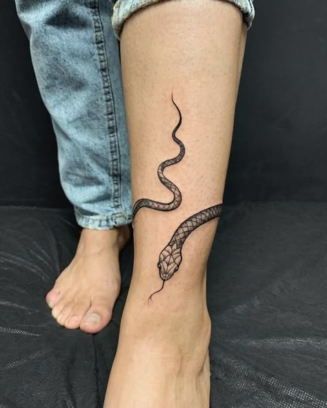 20 Traditional Snake Tattoo Designs On Ankles | PetPress Scorpio Constellation Tattoos, Traditional Snake Tattoo, Scorpio Zodiac Tattoos, Tato Minimal, Medusa Piercing, Snake Tattoo Design, Scorpion Tattoo, Inspiration Tattoos, Eagle Tattoos