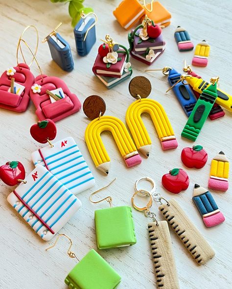 School Bus Clay Earrings, Polymer Clay Creations Earrings, School Earrings Clay, Back To School Earrings Clay, Polymer Clay School Earrings, Polymer Clay Earrings For Teachers, Teacher Earrings Diy, Back To School Polymer Clay Earrings, Back To School Jewelry