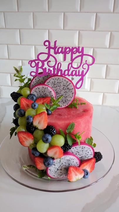 Diet Birthday Cake, Birthday Cake For Papa, Watermelon Cakes, Fruit Presentation, Birthday Cake Alternatives, Edible Fruit Arrangements, Fruit Birthday Cake, Fruit Cake Design, Fresh Fruit Cake