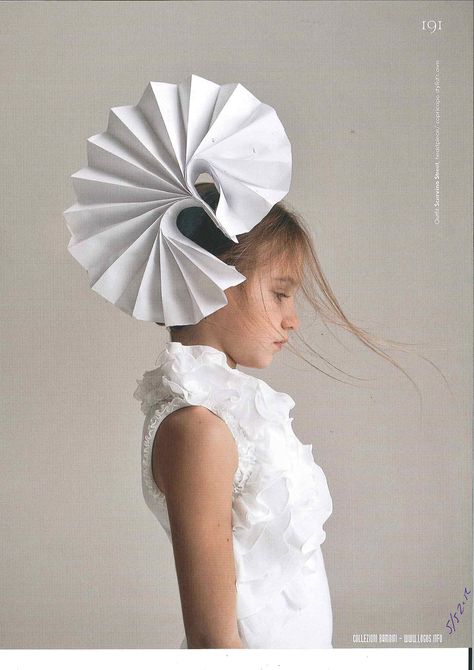 I wish I know  who made this Origami Dress Fashion, Paper Headpiece, Recycled Dress Ideas, Origami Hat, Crazy Hat Day, Origami Dress, Recycled Dress, Origami Fashion, Budget Outfits