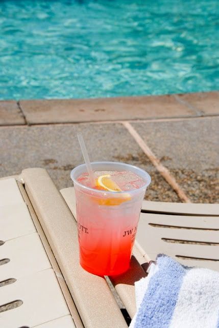 Pool Side Cocktails, Beach Alcoholic Drinks, Pool Side Drinks, Mixed Alcoholic Drinks, Lemonade Garnish, Cocktail Board, Vacation Drinks, Smirnoff Raspberry, Pool Party Drinks