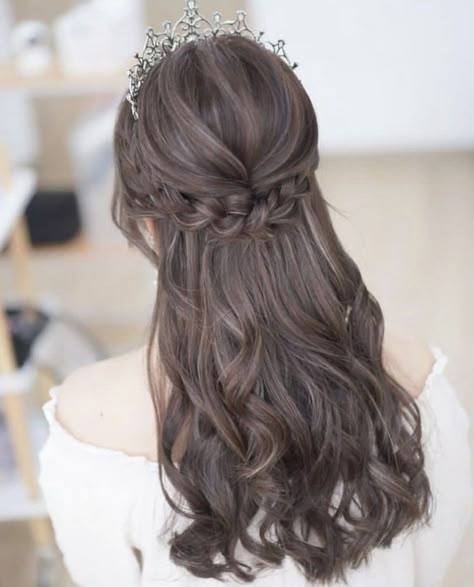 Layered Wedding Hairstyles, Hairstyle Wisuda, Box Braids Short Hair, Debut Hairstyles, Short Hair Layered, Box Braids Short, Wedding Hairstyles Open Hair, Grad Hairstyles, Braids Short Hair