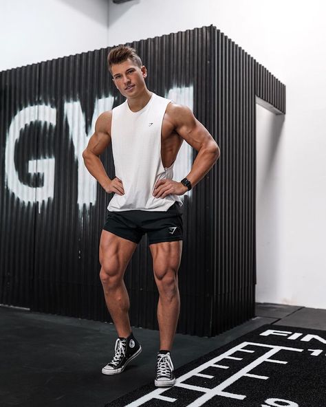 [Anzeige] Life is to short to skip #legday 😜 happy weekend guys 🙌 Outfit @gymshark #gymshark #fit #fitness” • Apr 3, 2020 at 3:53pm UT Mens Converse Outfit, Gymshark Outfit, Mens Gym Fashion, Drip Fits, Gym Outfit Men, Gym Photos, Kickboxing Workout, Fitness Photos, Outfits With Converse