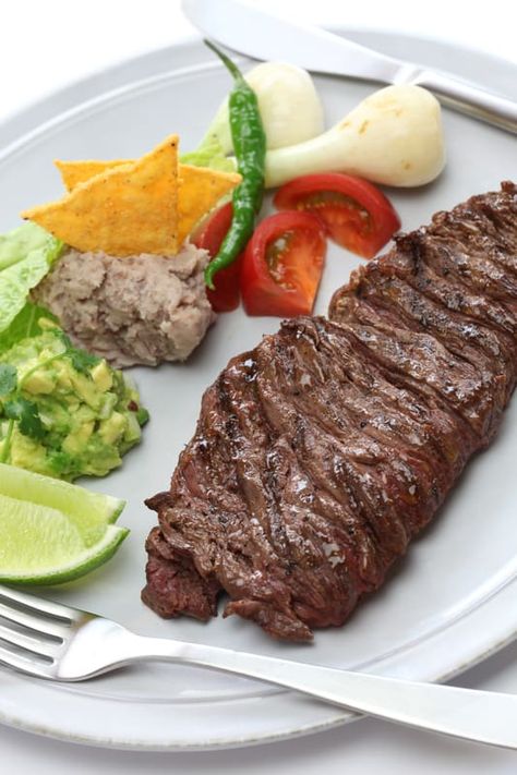 Easy juicy Reverse Sear Skirt Steak. Season Steak Recipes, Steak Marinade Easy, Carne Asada Marinade, Skirt Steak Recipes, Steak In Oven, Honey Garlic Salmon, Ny Strip Steak, Ny Strip, Sweet Potato Chili