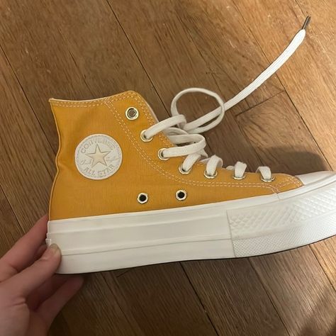 Mustard Yellow Platform Converse Mustard Converse Outfit, Yellow Platform Converse, Black All Star Converse, Embroidery Converse, Converse All Star White, Converse Slip On, Yellow Converse, White Chuck Taylors, Converse Classic