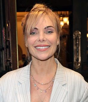 Actress Samantha Womack Samantha Womack, Chiseled Jawline, 130 Pounds, Kim Cattrall, Michelle Pfeiffer, White Eyes, Hair Color Blue, English Actresses, Bad Habits