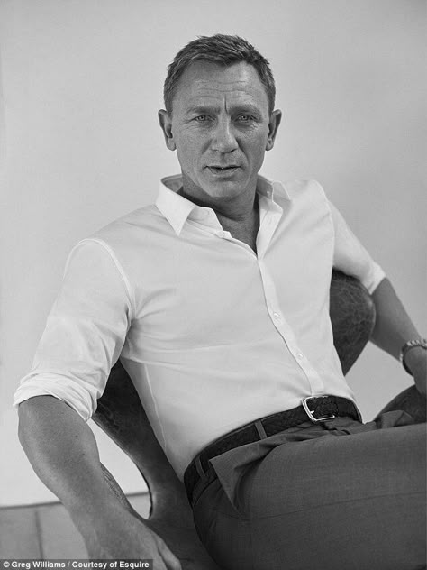 Daniel Craig Style, Craig 007, Daniel Craig 007, Daniel Graig, Strong Woman Tattoos, Bond Style, Beautiful Women Quotes, James Bond Style, Handsome Men Quotes