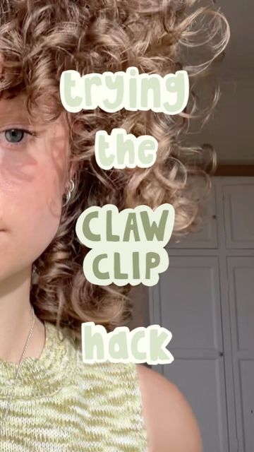 e l l a ･ᴗ･ on Instagram: "trying the viral claw clip hack!!! I fiiinally got around to trying this claw clip volume hack which I believe was created by @curly.temple 🥰 Before adding the clip, I styled as normal using @onlycurlslondon hydrating curl cream and @floracurl volumizing foam 🌷 I then added the clip and hover diffused for around 10 mins, then diffused as normal! I actually found I was struggling to get my normal volume because I couldn’t flip my hair about and had to be more gentl Short Curly Hair In Claw Clip, Claw Clip Root Volume, Curl Claw Clip, Claw Clip Hacks For Curly Hair, Clipping Curly Hair For Volume, Claw Clip Hairstyles For Medium Length Curly Hair, Short Curly Hair Clips Style, How To Put Curly Hair In A Claw Clip, Claw Clip Volume Hack