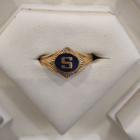 "S" LETTER RING Letter Rings Gold For Men, S Letter Ring, Ns Logo, Gold Ring For Men, Letter Rings, Temple Jewellery Earrings, Mens Ring Designs, Couple Ring Design, New Gold Jewellery Designs