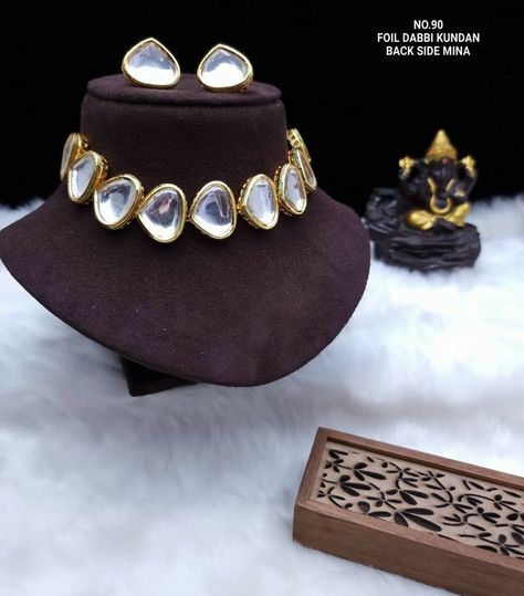 Moti Sets Jewellery On Saree, Simple Kundan Jewellery, Jwellery Trending 2022, Jewelry Necklace Simple, Indian Wedding Jewelry Sets, Kundan Jewellery Set, Fancy Jewelry Necklace, Antique Jewellery Designs, Fancy Jewellery Designs