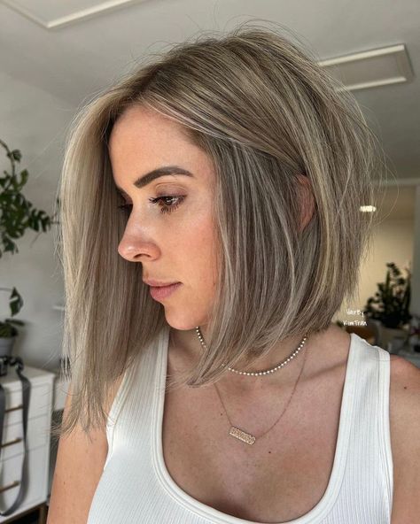 Fall Blonde Hair Color Ideas Blonde Bob With Lowlights, Lowlights For Fall, Bright Summer Blonde, Bob With Lowlights, Dirty Blonde Bob, Ash Brown Hair With Highlights, Dirty Blonde Hair With Highlights, Ash Blonde Short Hair, Short Light Brown Hair