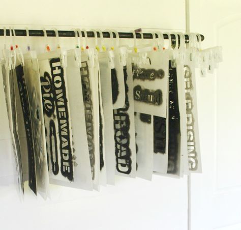 Stencil Storage, Clothes Bar, Stencils Ideas, Room Clothes, Craft Room Signs, Baroque Decor, Marker Storage, Market Sign, Stencil Projects