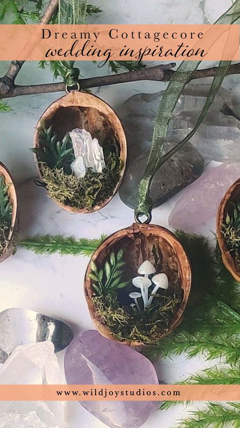 Cottagecore Party Favors, Witch Wedding Aesthetic, Hobbitcore Wedding, Dark Cottagecore Wedding, Cottagecore Gift Ideas, Cottagecore Crafts Diy, Forestcore Wedding, Cottage Core Wedding Aesthetic, Cottagecore People