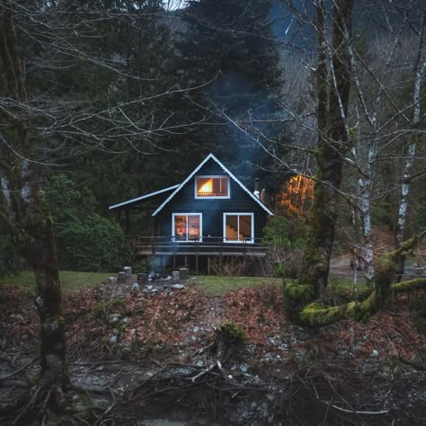 Cabin Pacific Northwest, Pacific Northwest Cottage, Forks Washington Houses, Washington State Houses, Pacific Northwest Aesthetic Home, Pacific Northwest Style Home, Pacific Northwest House, Pacific Northwest Cabin, Lulu Aesthetic