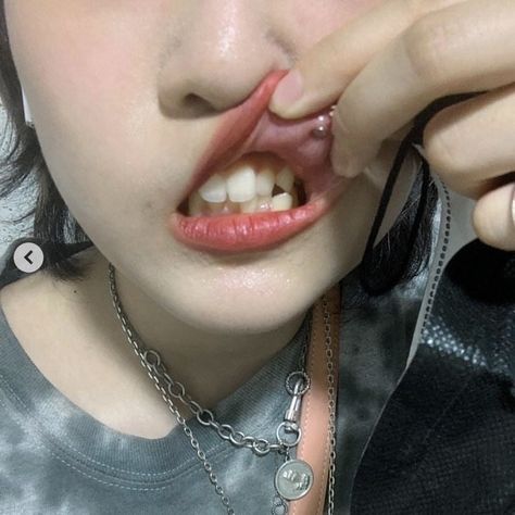 @bodyartism on instagram showing the inside of the “upper lip reverse vertical labret” similar to the angel bite piercing but the exit point is intraoral Reverse Labret Piercing, Reversed Angel Bites Piercing, Reverse Angel Fangs, Inverted Angel Fangs, Reverse Angel Bites, Vertical Angel Bites, Angel Bites Piercing, Angel Bites, Upper Lip Piercing