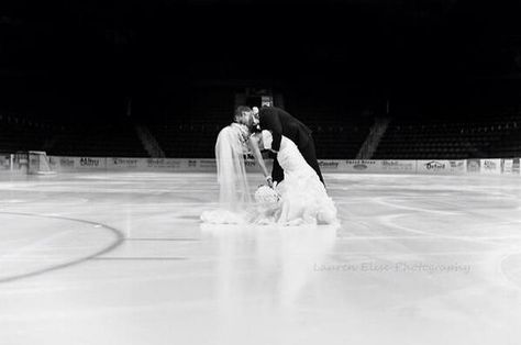 Shaadi Photography, Hockey Wedding, Sports Wedding, Pictures Wedding, Ice Rink, Inexpensive Wedding Venues, Wedding Engagement Photos, Fairytale Wedding, Hockey Rink