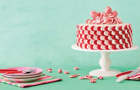 Use Red and White Frosting to Create This Cool Peppermint Cake — The Pioneer Woman Peppermint Christmas Desserts, Candy Cane Cake Recipe, Candy Cane Cake, Festive Dessert Recipes, Vegetarian Chocolate Cake, Cinnamon Sugar Tortillas, Christmas Ideas Food, Peppermint Cake, Pumpkin Sheet Cake