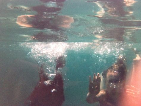 jumping, quirky, ocean, underwater, underthesea, friends, dive, sea, people, bubbles, breathing, happy, hair, water, disposable Underwater Hair, Breathing Underwater, Bottom Of The Ocean, Water Photography, Summer 2014, Beach Bum, Summer Girls, Film Photography, Movies And Tv Shows