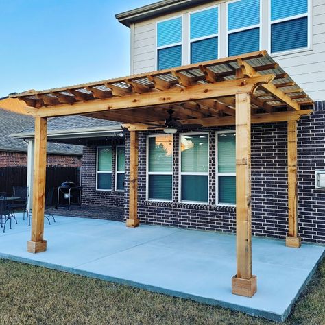 Pergola Tin Roof, Slanted Pergola Ideas, Pergola Top Ideas, Pergola Attached To House With Roof, Pergola With Tin Roof, Lean To Pergola With Roof, Metal Roof Pergola, Outdoor Pergola With Roof, Concrete Patio With Pergola