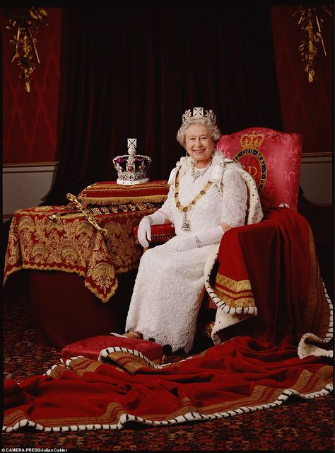 When Queen Elizabeth II was crowned, there was still a British Empire. Half the population... Happy Afternoon, Lord Snowdon, Official Portrait, Oliver Cromwell, Victoria Memorial, Rainha Elizabeth Ii, Reine Elizabeth, Elisabeth Ii, Cecil Beaton