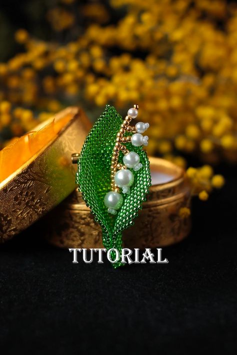 8 Beaded Flower Brooches Tutorials to Enjoy! - The Beading Gem's Journal Free Jewellery Making Tutorials, Beaded Flowers Patterns, Seed Bead Flowers, Beadwork Tutorial, Bead Weaving Tutorials, Brooch Diy, Beaded Leaf, Seed Bead Tutorial, Floral Jewelry