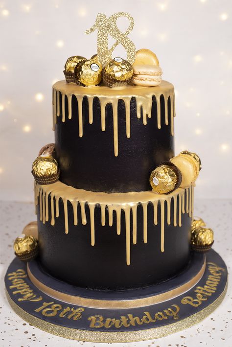 Black & gold drip cake - Cakey Goodness Cake Ideas Black And Gold, Black And Gold Birthday Cake, Golden Birthday Cakes, Black And Gold Birthday, Black And Gold Cake, Modern Birthday Cakes, Red Birthday Cakes, Nursing Cake, 18th Cake