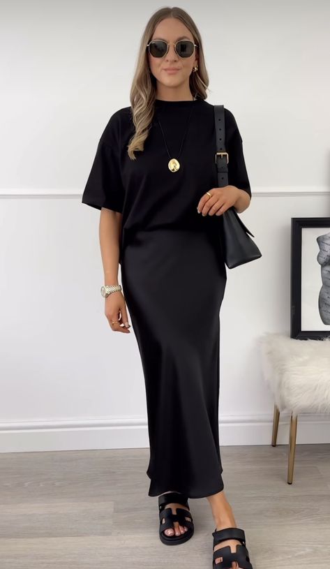 Style Black Skirt Summer, Work Outfits Women Black Skirt, Summer Work Outfits Skirt, Casual Black Satin Skirt Outfit, Casual Work Outfits Skirt, Satin Skirt Business Casual, Summer Work Outfits Black, 2024 Skirt Outfits, Long Black Skirt Outfit Spring