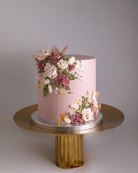 Old Rose Cake Design, Garden Birthday Cake Ideas, Peony Birthday Cake, Rose Flower Cake Design, Birthday Cake 70th Woman, Jewelry Cake Ideas, Mauve Cake, Simple Floral Cake, Floral Theme Cake