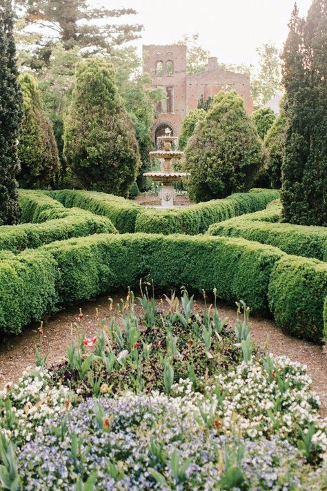 This garden is an incredible setting for a wedding Barnsley Gardens Wedding, Barnsley Resort Wedding, Barnsley Resort, Wedding Themes Outdoor, Barnsley Gardens, Aquaponics Kit, Theme Garden, Wedding Decorating, Aquaponic Gardening