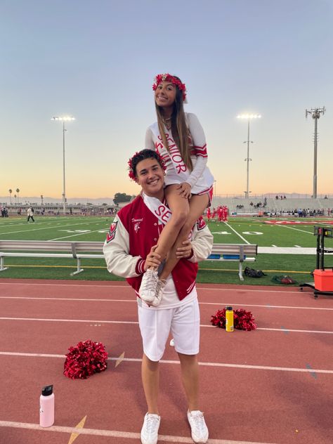 Fb Cheer Couple, Football Couple Pictures, Alabama Cheer, Cheer Photo Poses, Cheer Couples, Football Couple, Cute Couples Football, Senior Sunset, Cheer Photo