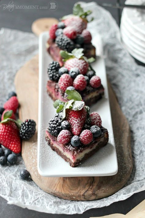 Berry Chocolate Streusel Bars made with Ghirardelli chocolate | Baking a Moment Streusel Bars, Chocolate Crust, Izu, Chocolate Baking, Eat Dessert, Sweet Desserts, Sweets Desserts, Dessert Bars, Mini Cakes